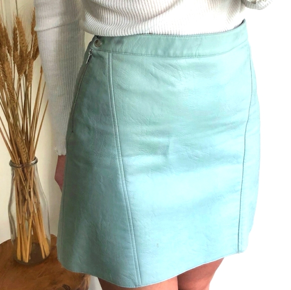 ⚡2/$30⚡Zara Faux leather skirt - Zara - Picture 2 of 6